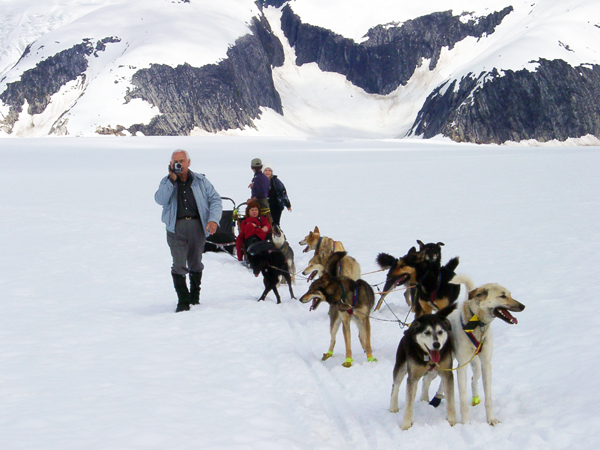 Lee Duquette and sled dogs